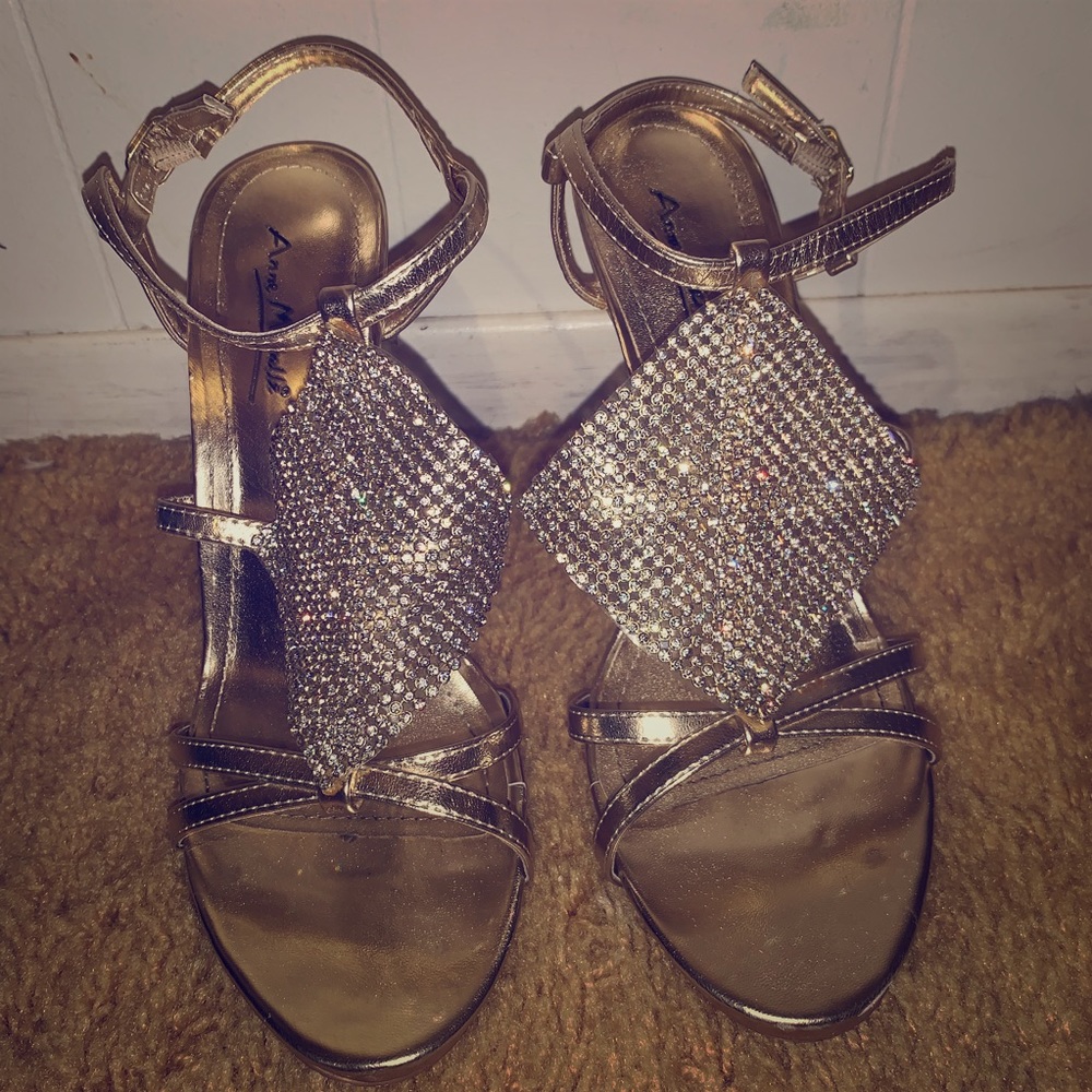 Anne Michelle jeweled heels